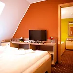 Zamek Berchtold Hotel Strancice