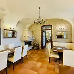 Zamek Berchtold 3* Strancice