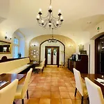 Zamek Berchtold Hotel Strančice