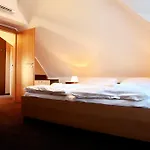 Zamek Berchtold 3* Strancice
