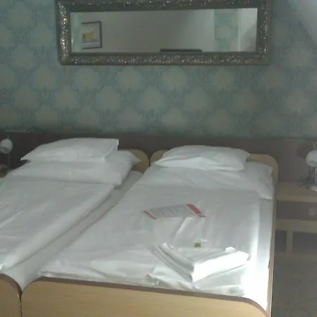 Zamek Berchtold Hotel Strancice
