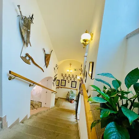 Zamek Berchtold Hotel Strančice