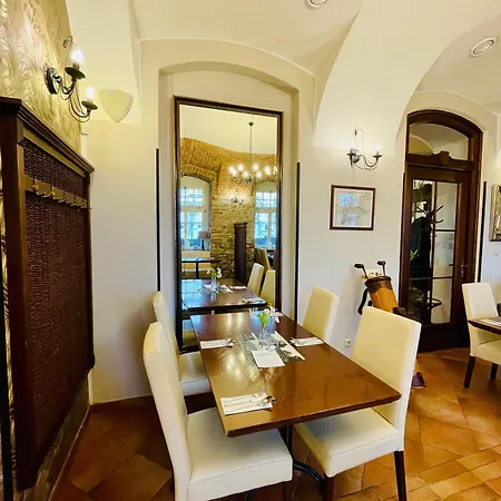 Zamek Berchtold 3* Strančice