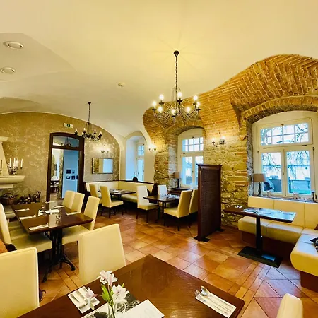 Zamek Berchtold Hotel Strančice