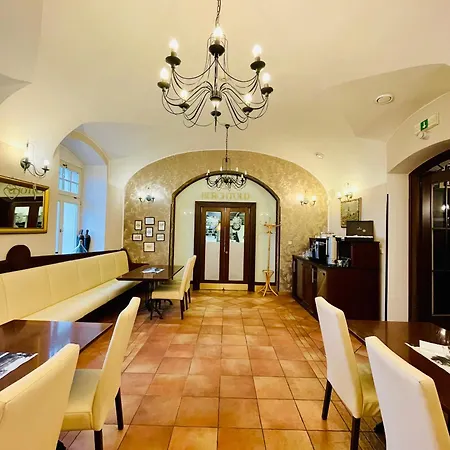 Zamek Berchtold Hotel Strančice