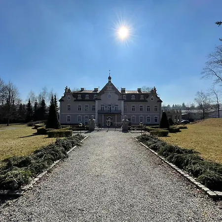 Zamek Berchtold 3* Strancice