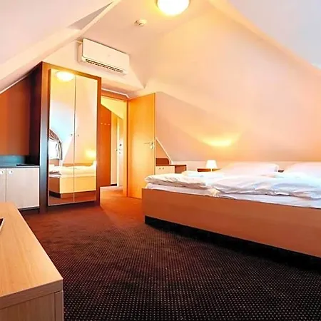 Hotel Zámek Berchtold Strančice
