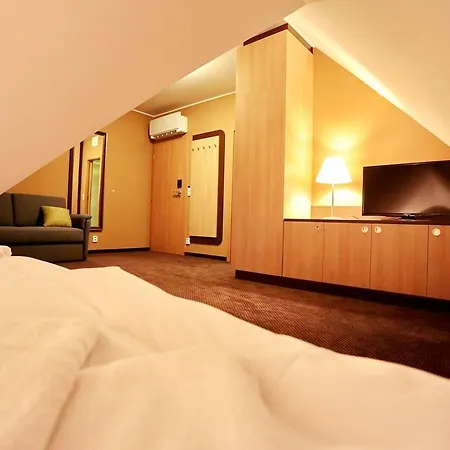 Zamek Berchtold 3* Strancice