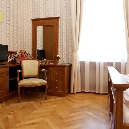 Zamek Berchtold فندق