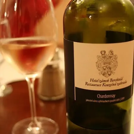 Zamek Berchtold 3* Strancice