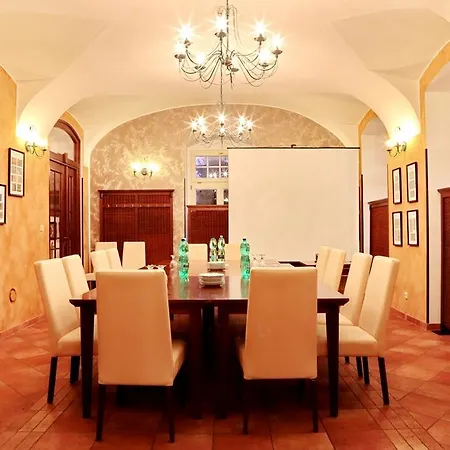 Zamek Berchtold فندق Strančice