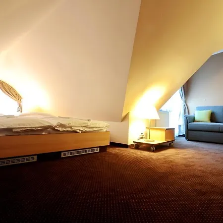 Zamek Berchtold 3* Strancice