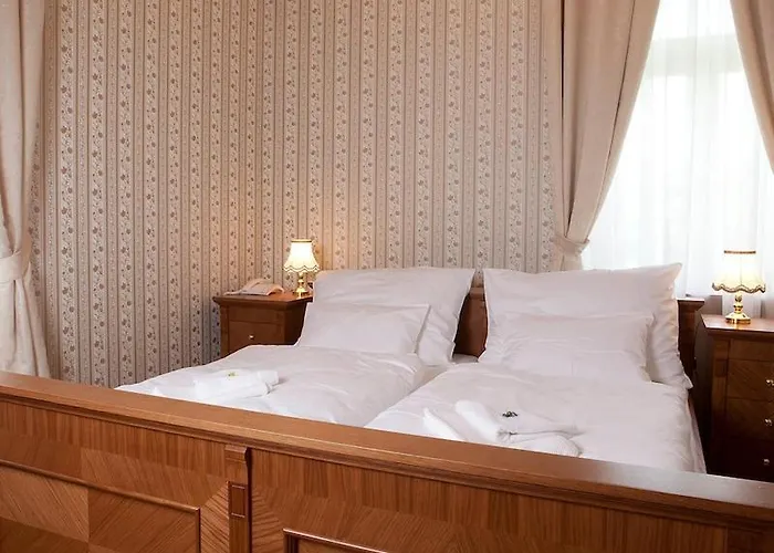 Zamek Berchtold Hotel Strancice