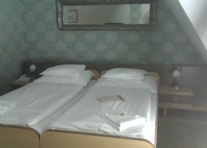 Zamek Berchtold فندق Strančice