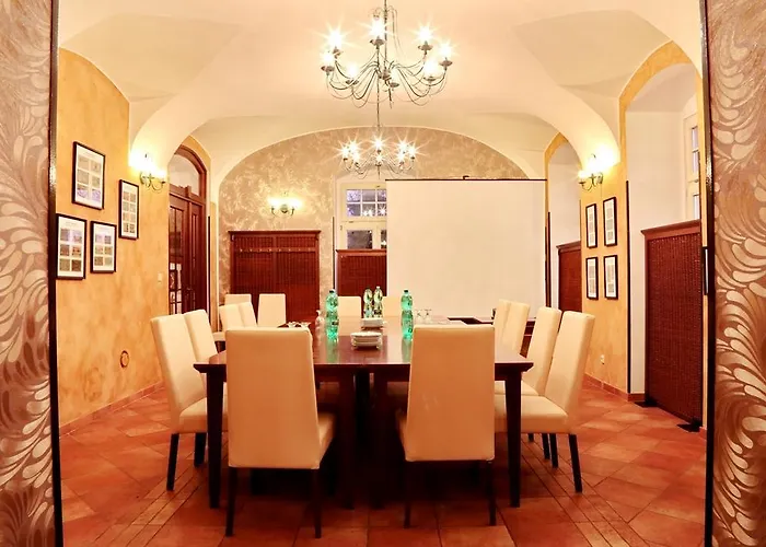 Zamek Berchtold Hotel Strancice