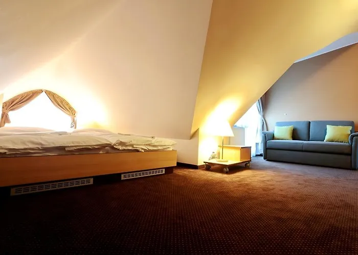 Zamek Berchtold 3* Strancice